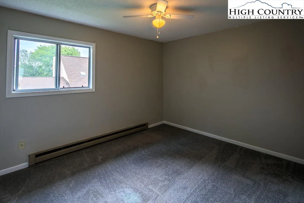 Image number 5 for the current listing