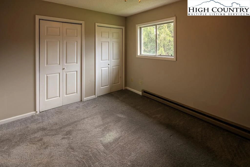 Image number 4 for the current listing