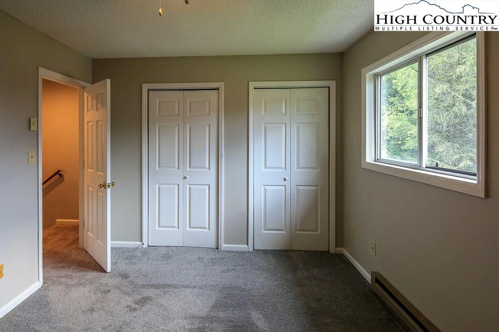 Image number 3 for the current listing