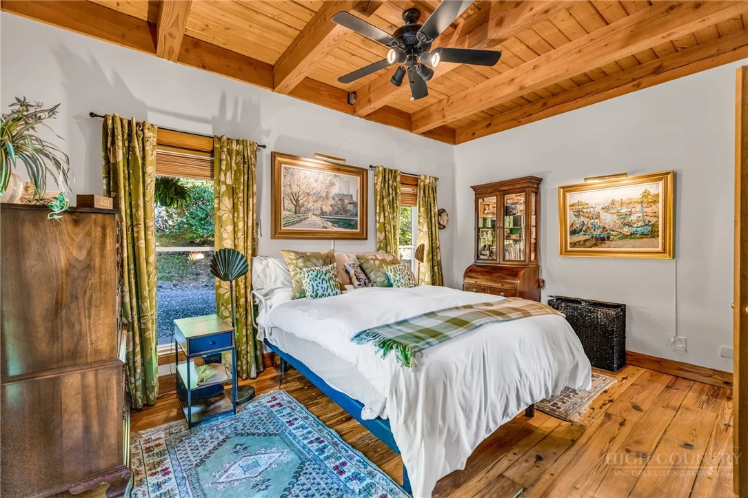Image number 48 for the current listing