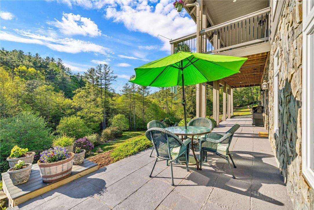 Image number 17 for the current listing