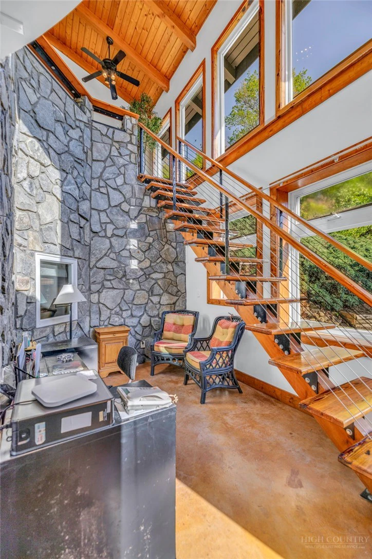 Image number 9 for the current listing