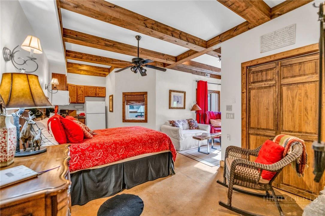 Image number 15 for the current listing