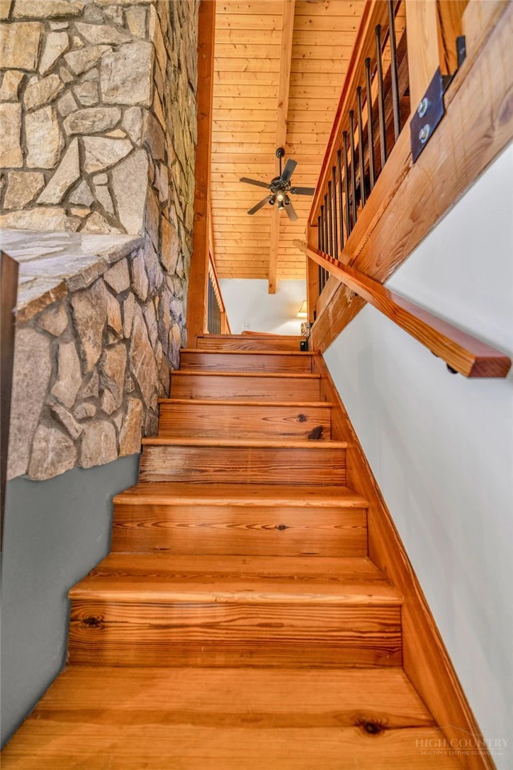 Image number 14 for the current listing