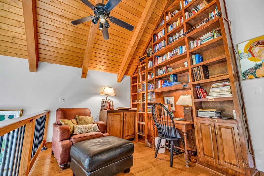 Image number 3 for the current listing