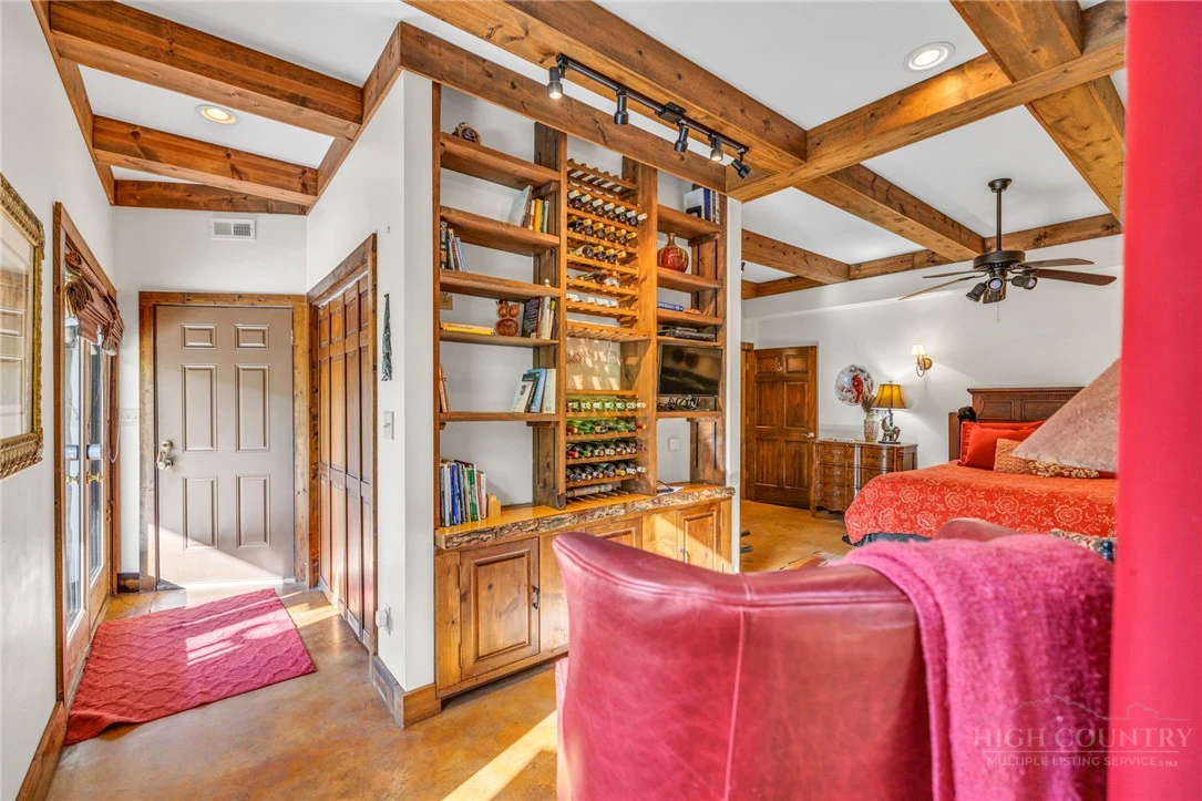 Image number 10 for the current listing