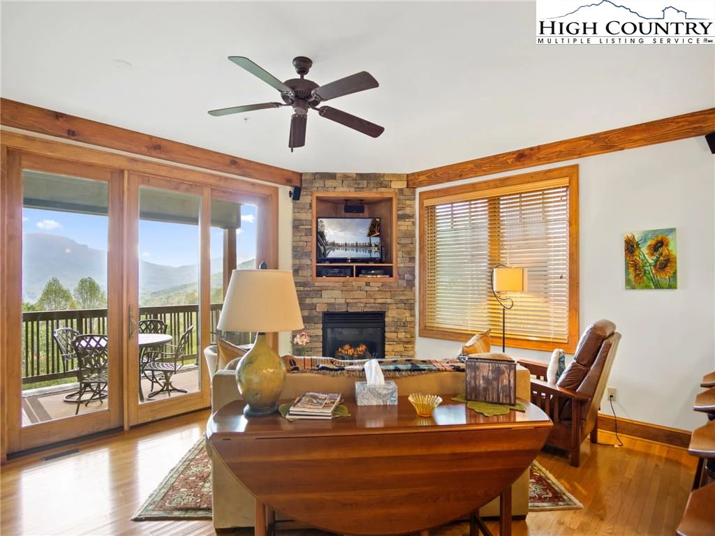 Image number 1 for the current listing