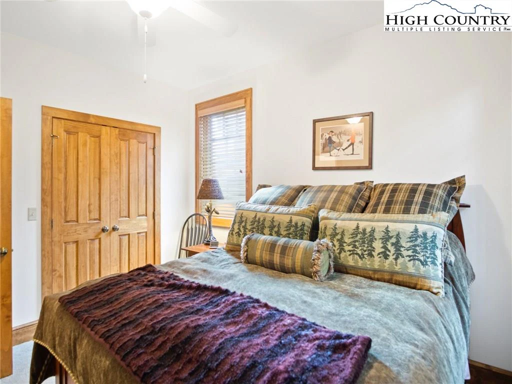 Image number 2 for the current listing