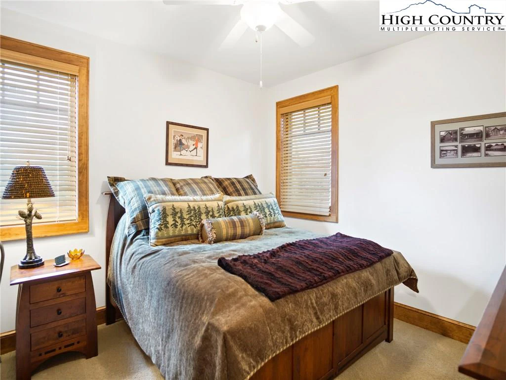 Image number 15 for the current listing
