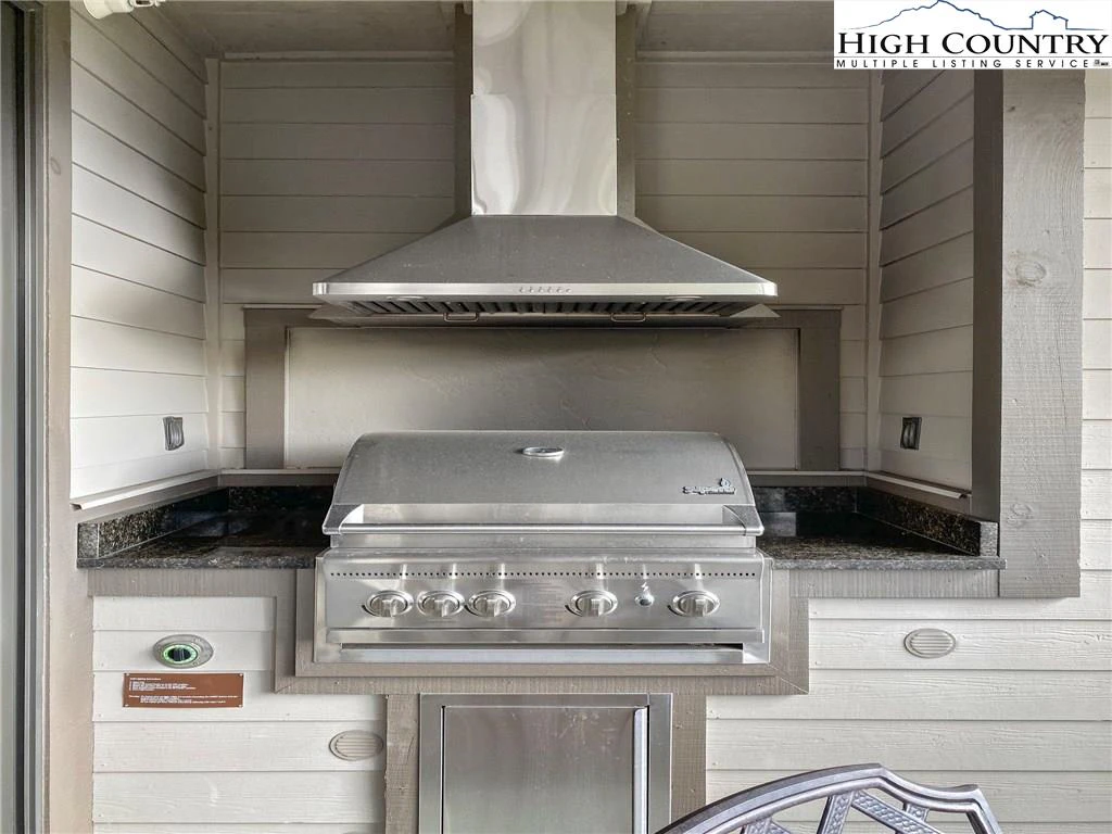 Image number 11 for the current listing