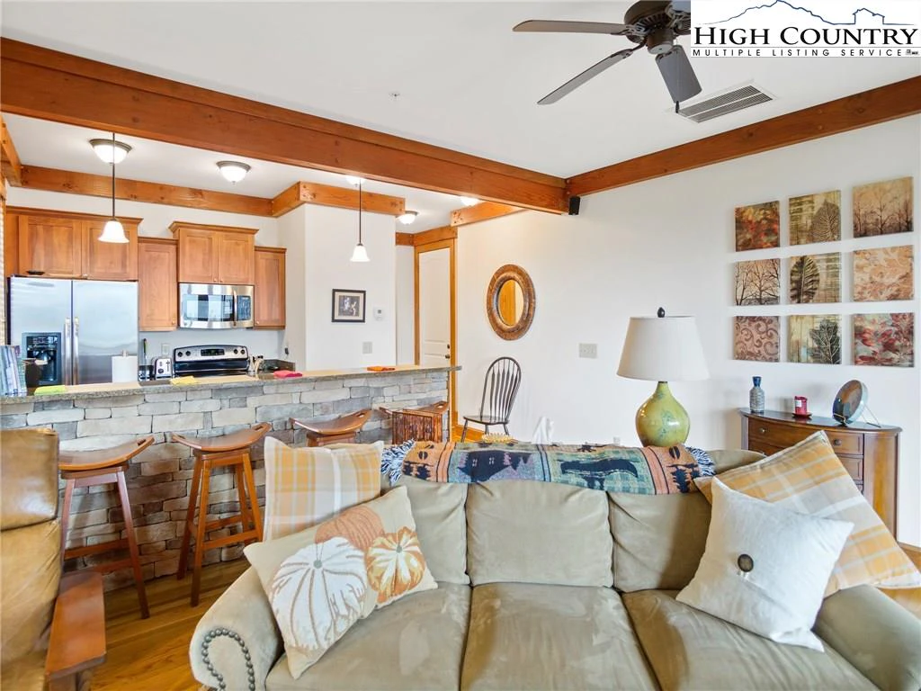 Image number 21 for the current listing