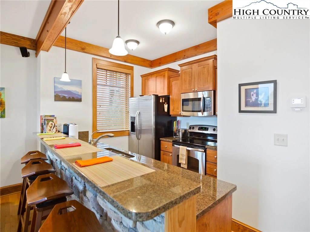 Image number 19 for the current listing