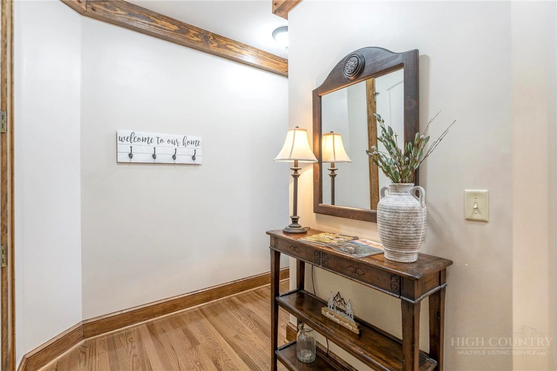 Image number 6 for the current listing