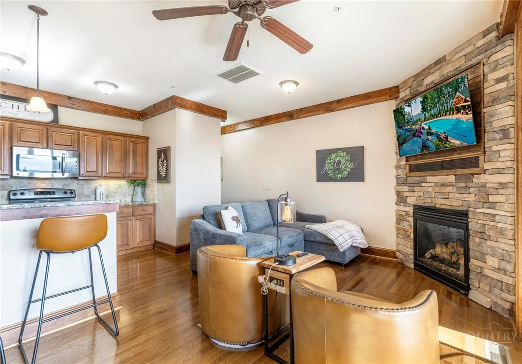 Image number 7 for the current listing