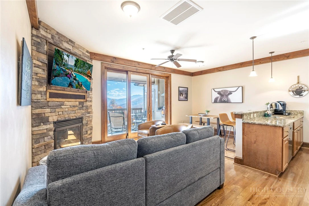 Image number 8 for the current listing
