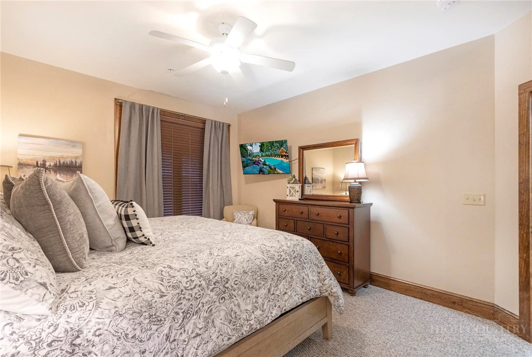 Image number 18 for the current listing
