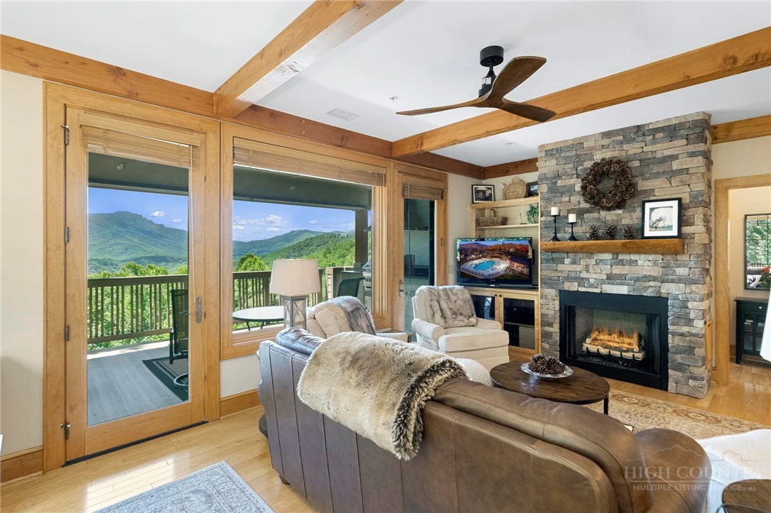Image number 1 for the current listing