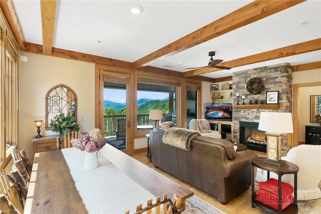 Image number 4 for the current listing