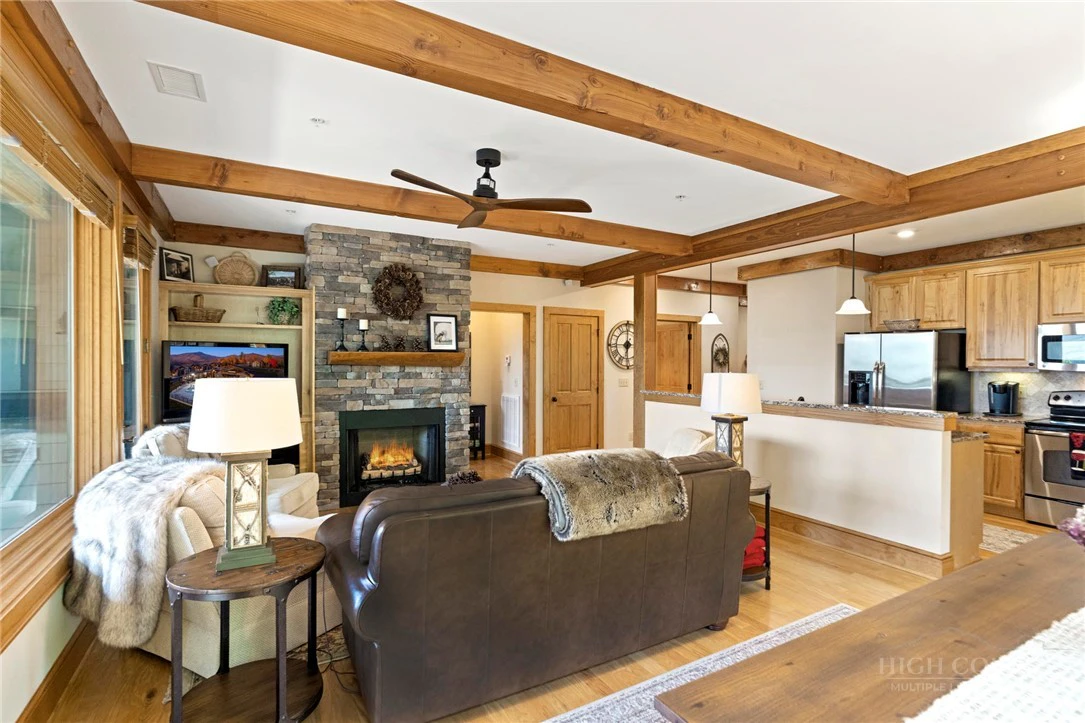 Image number 5 for the current listing