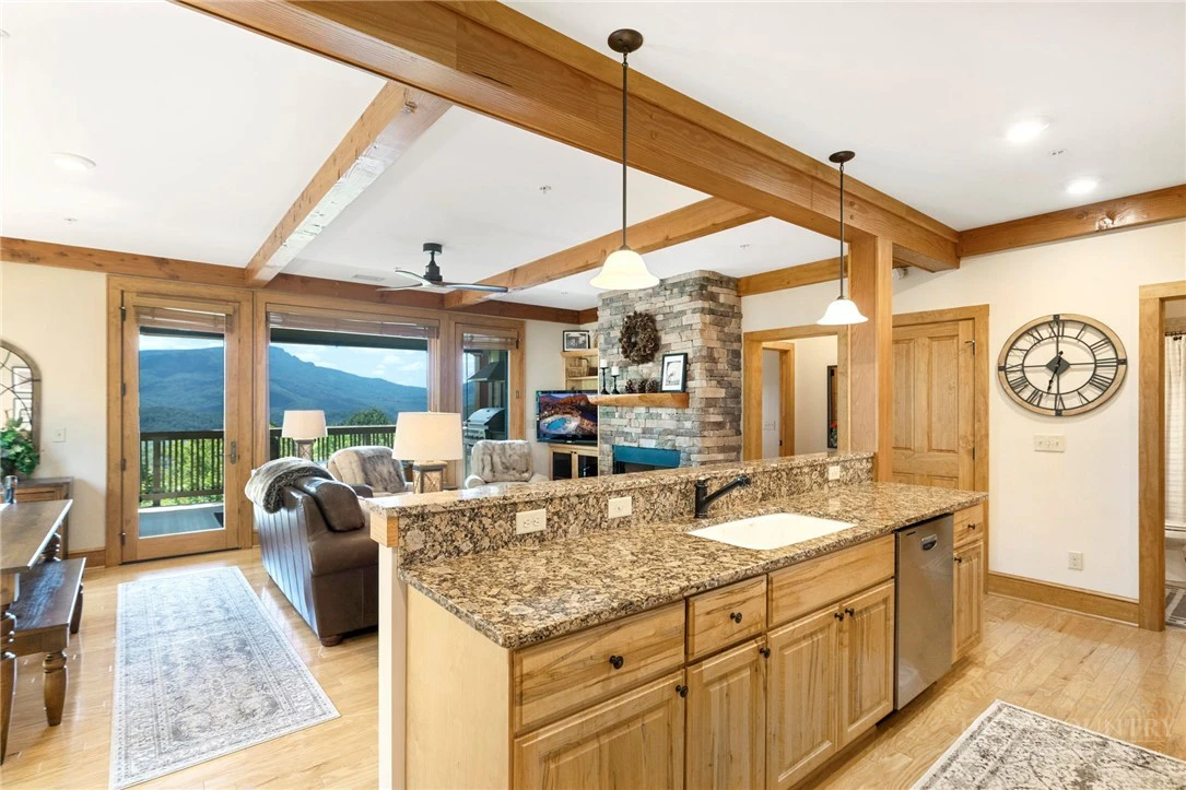 Image number 6 for the current listing
