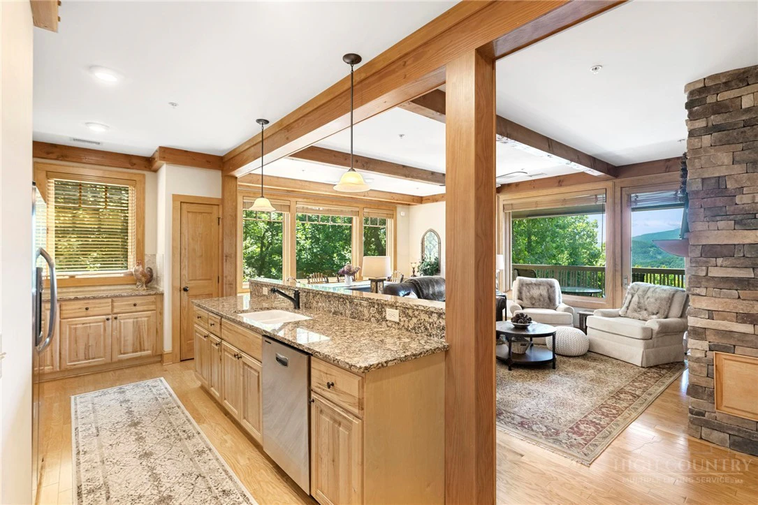 Image number 8 for the current listing