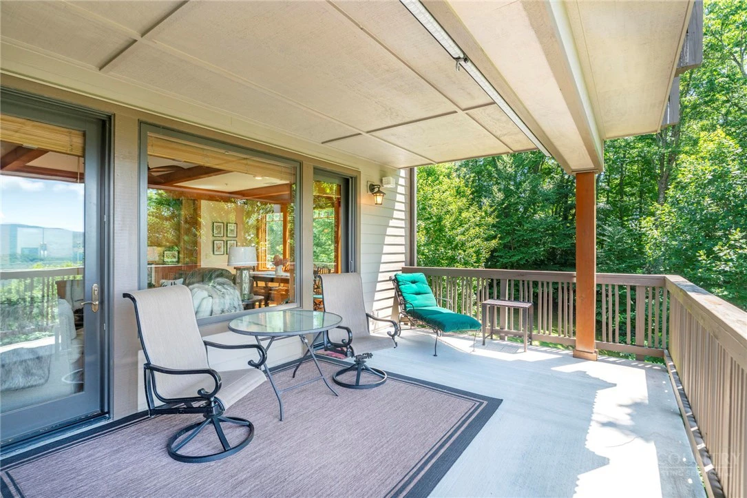 Image number 14 for the current listing