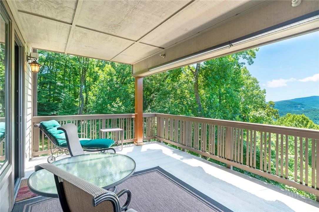 Image number 15 for the current listing