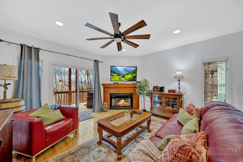 Image number 2 for the current listing