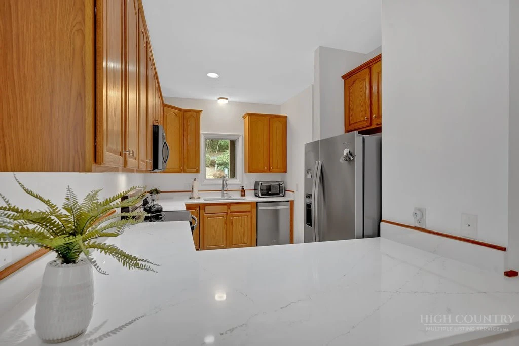 Image number 4 for the current listing