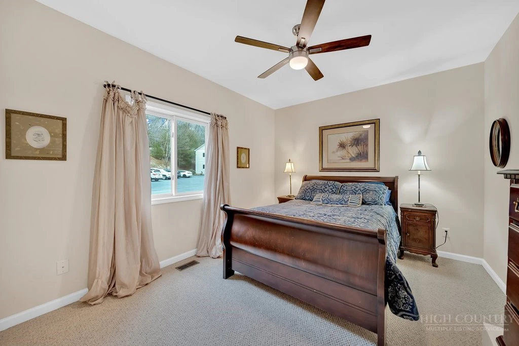 Image number 5 for the current listing