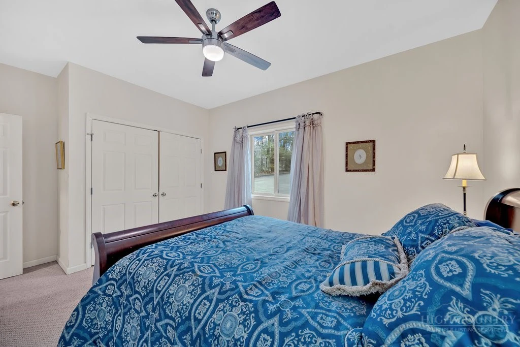 Image number 6 for the current listing