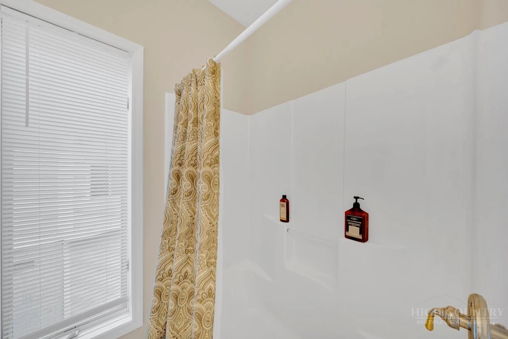 Image number 8 for the current listing