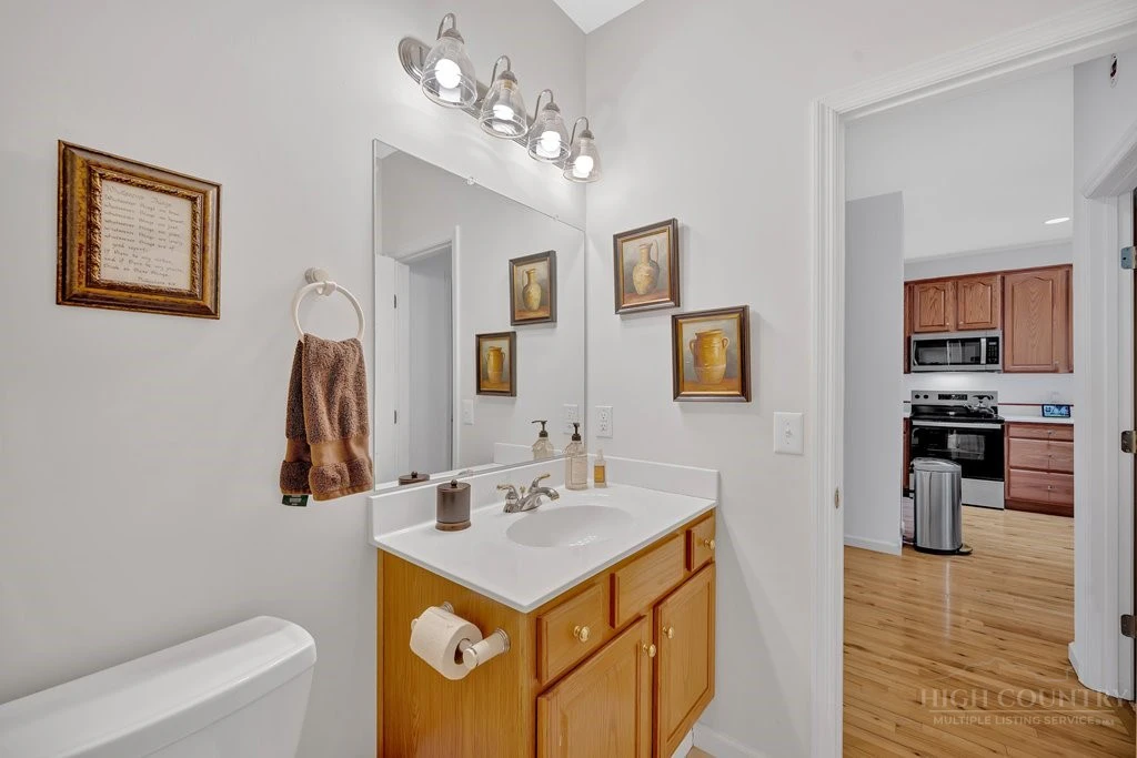 Image number 9 for the current listing