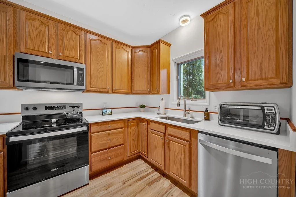 Image number 10 for the current listing