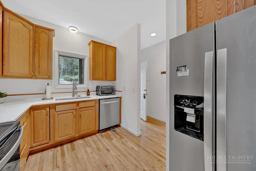Image number 13 for the current listing