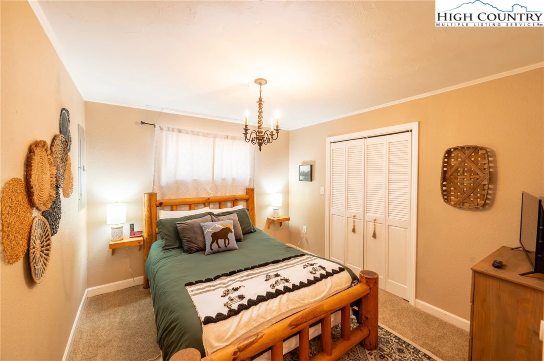 Image number 3 for the current listing