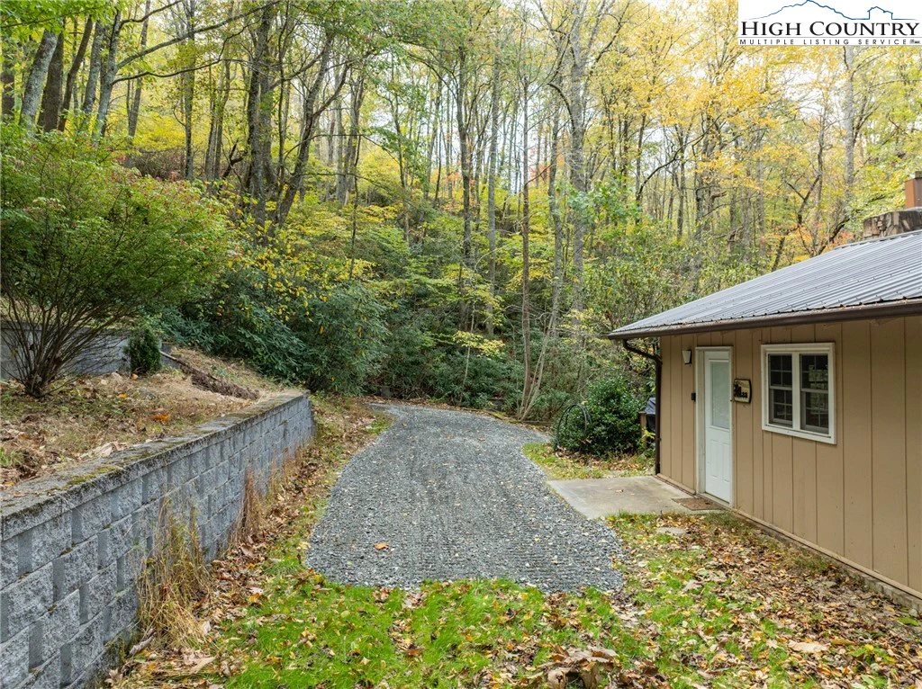 Image number 18 for the current listing