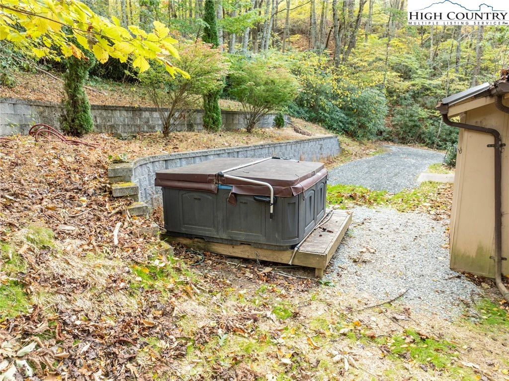 Image number 19 for the current listing