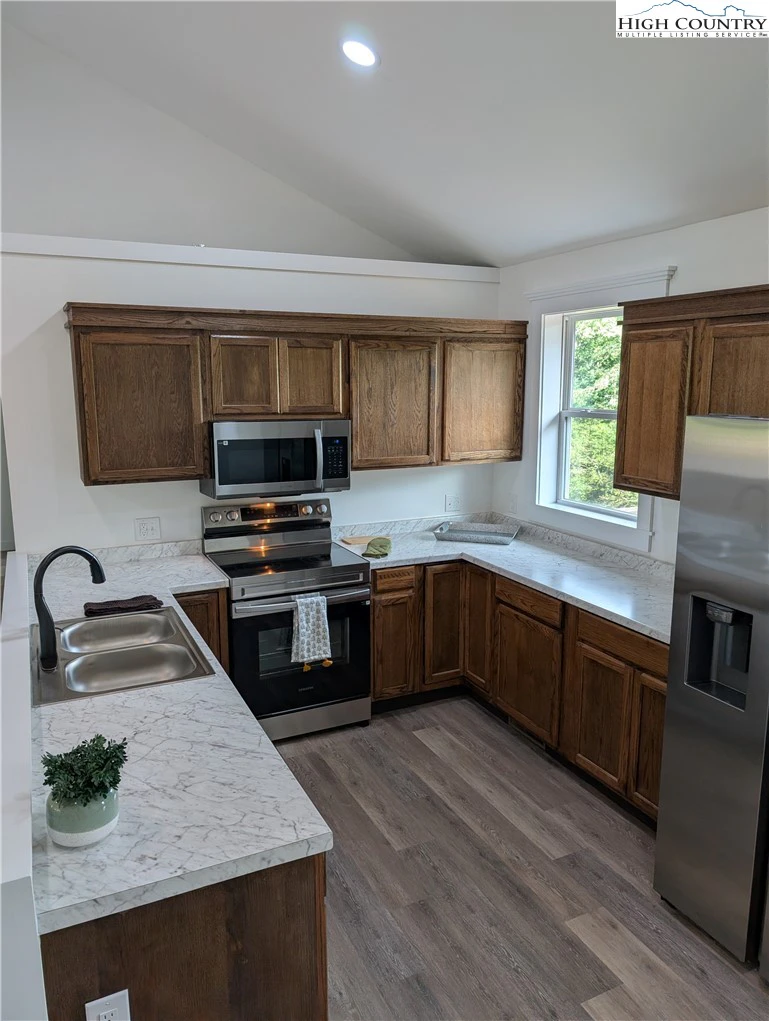 Image number 5 for the current listing