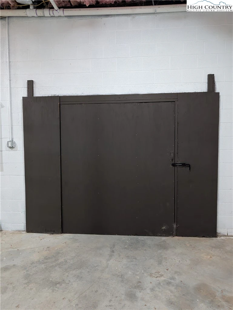 Image number 9 for the current listing