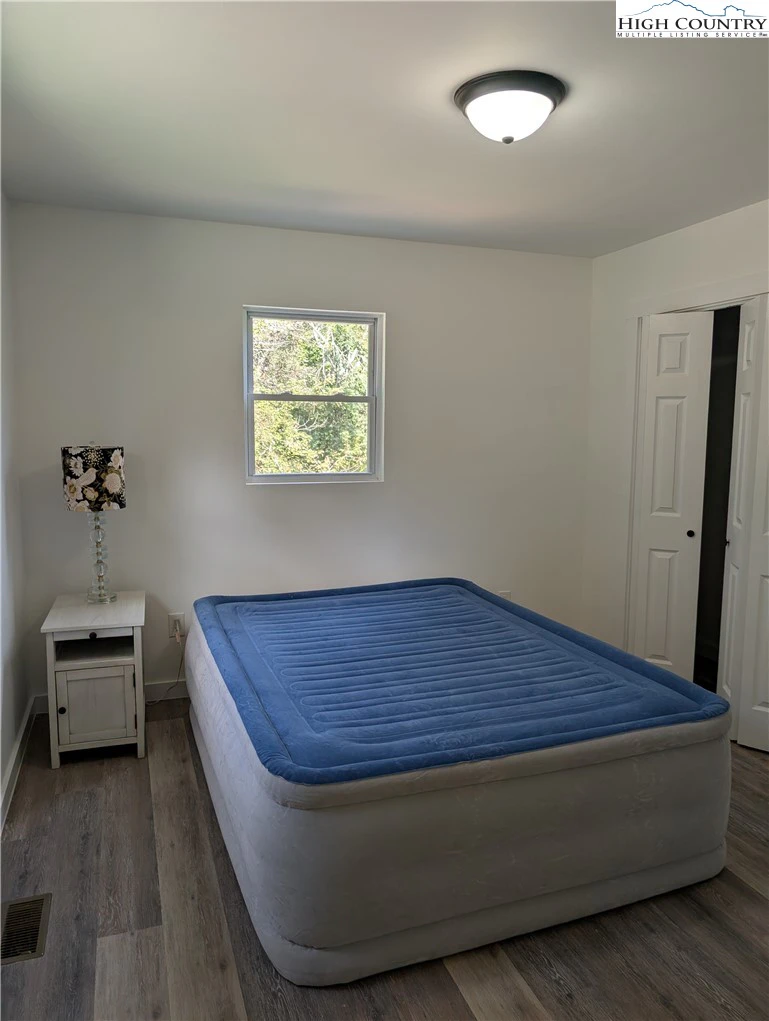 Image number 14 for the current listing