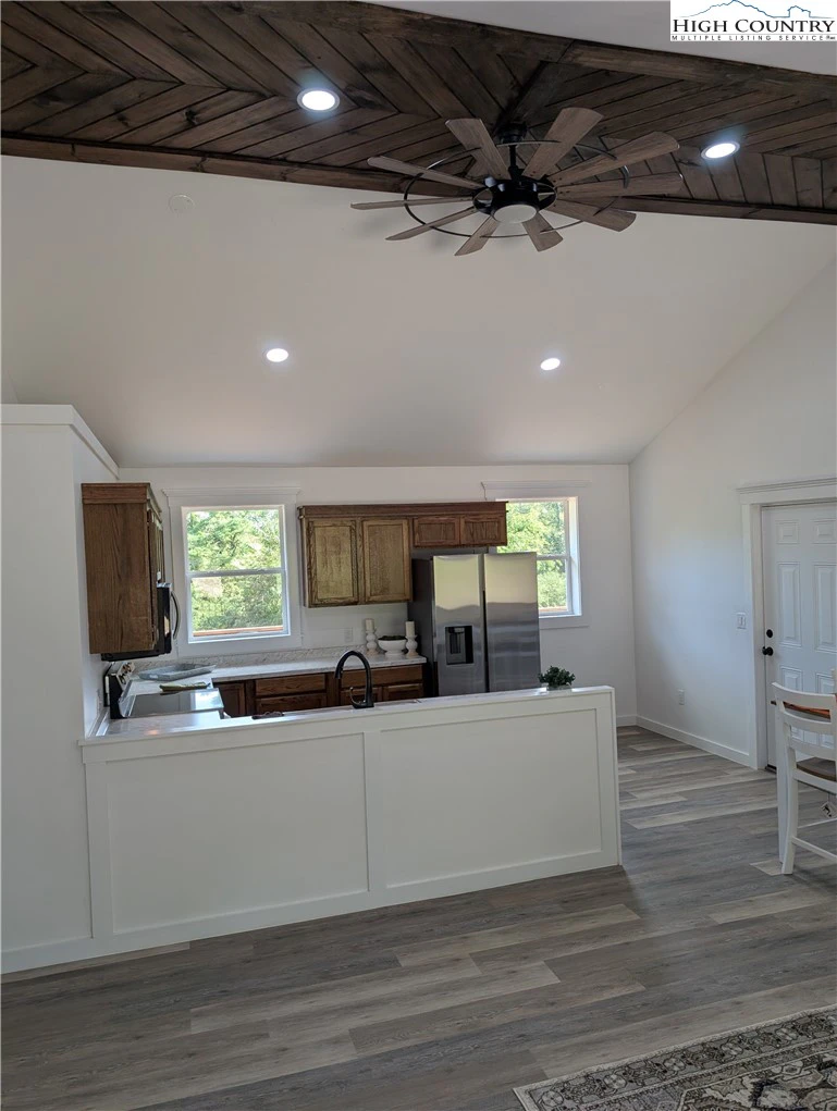 Image number 21 for the current listing