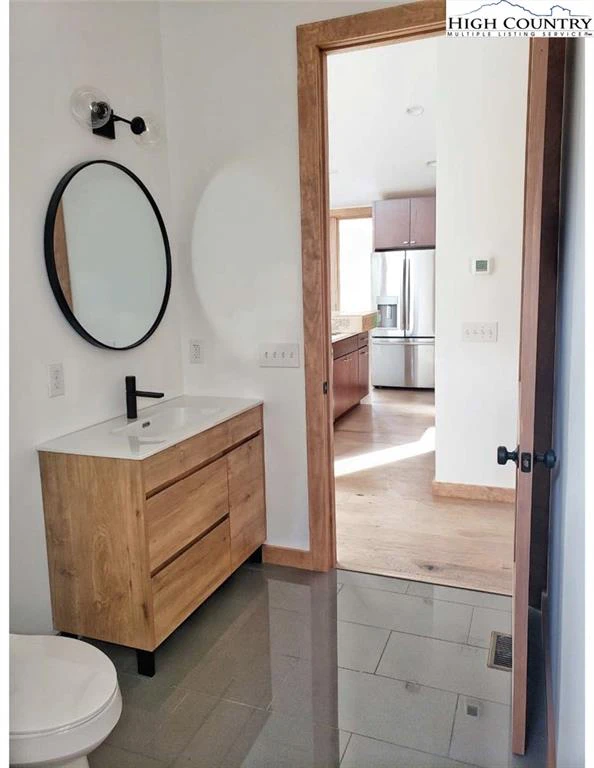 Image number 13 for the current listing