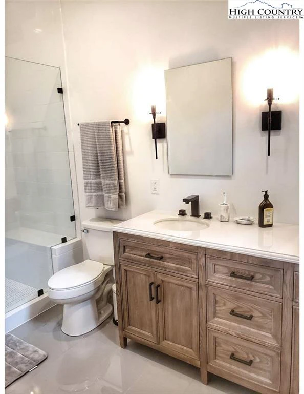 Image number 14 for the current listing