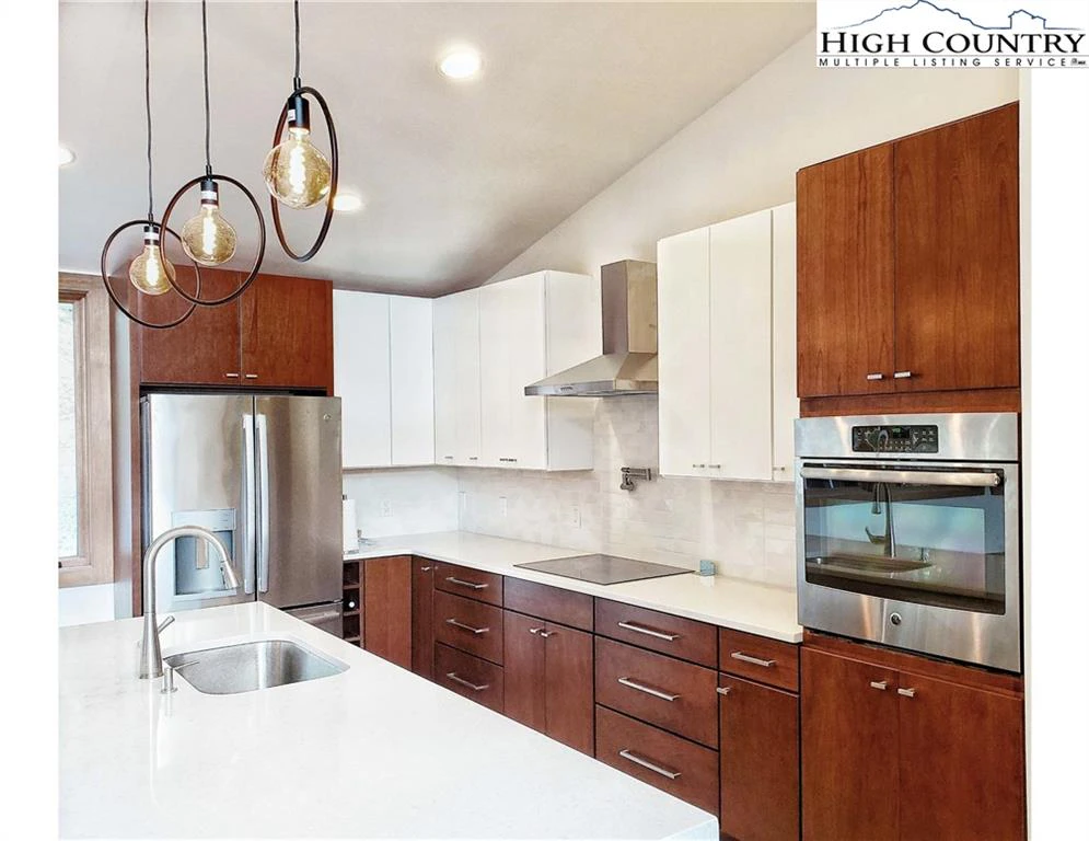 Image number 7 for the current listing