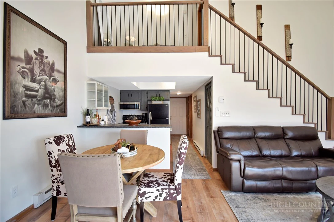 Image number 5 for the current listing