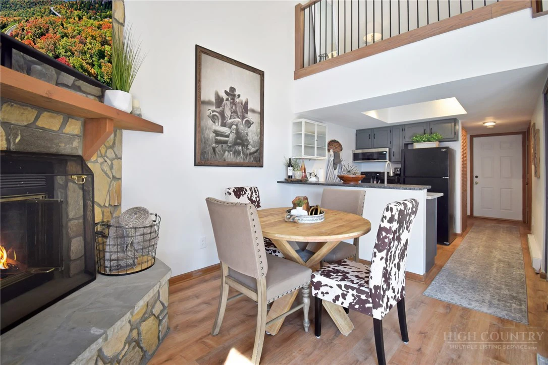 Image number 6 for the current listing