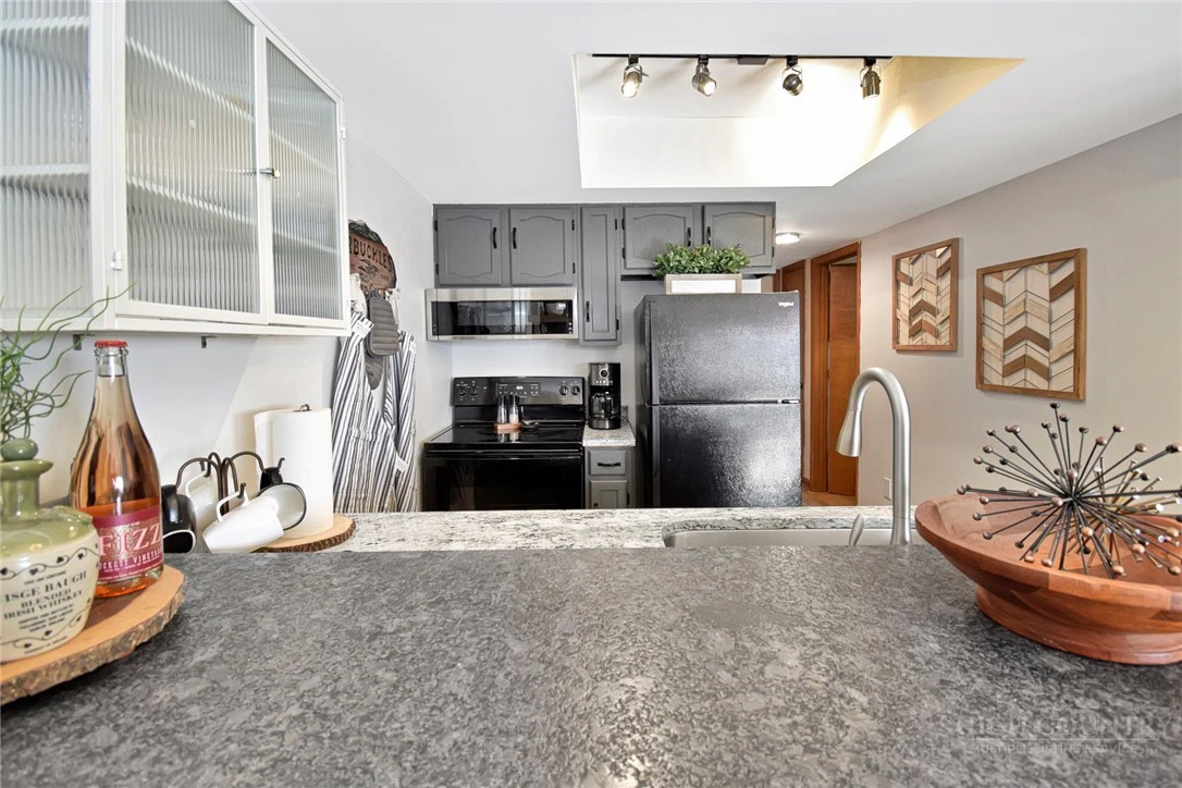Image number 7 for the current listing