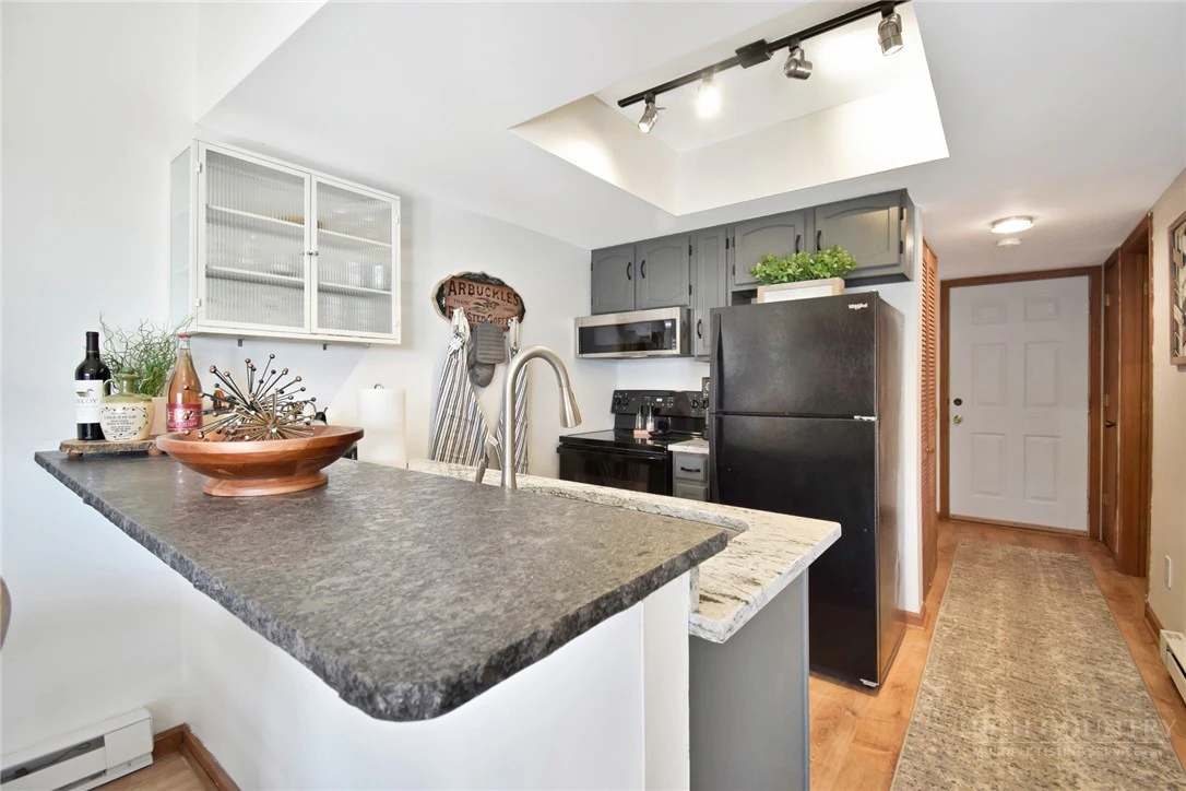 Image number 11 for the current listing