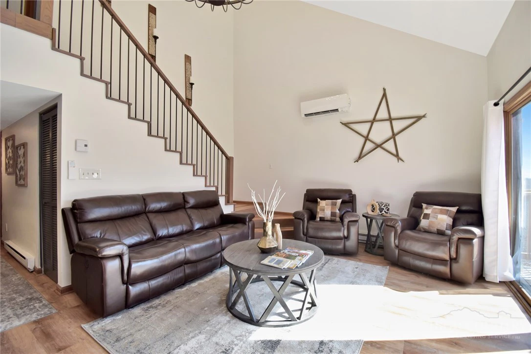 Image number 14 for the current listing